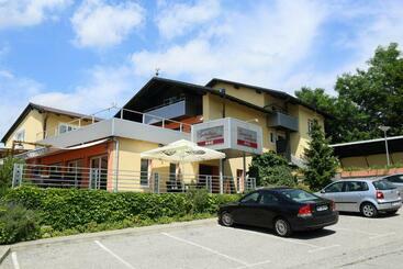 Bed and Breakfast Sobe Grabar