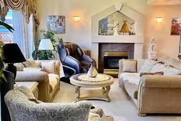 Pension Jessicahouse Ltd