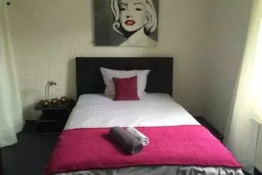 هاستل Haus Gerry