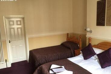 مبيت وإفطار The Arches Guest House