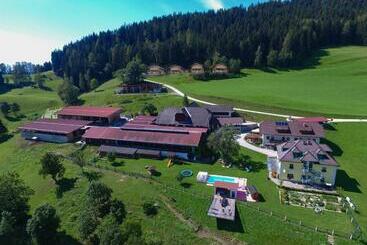 Отель Erlebnisbauernhof Steinerhof In Kärnten
