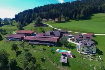 Hotel Erlebnisbauernhof Steinerhof In Kärnten