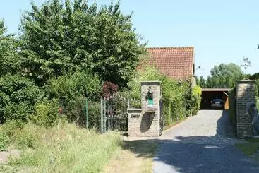 ベッドアンドブレックファースト Ateljee Devlaux