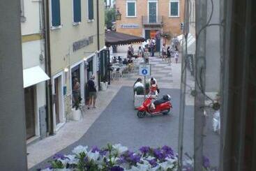 ベッドアンドブレックファースト Ca  Ottocento