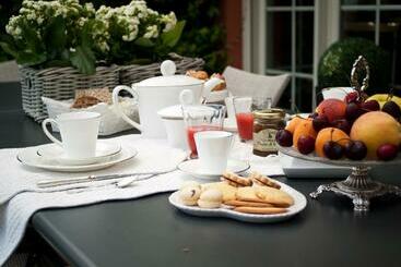 Bed and Breakfast Elena S Home