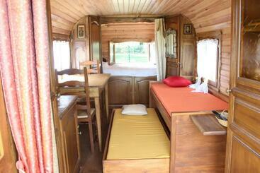 Bed and Breakfast Roulotte Montfée