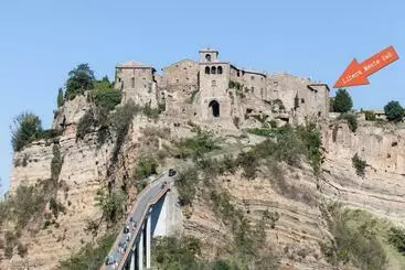 تختخواب و صبحانه Libera Mente Civita