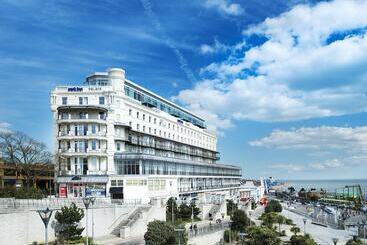 هتل Park Inn By Radisson Palace