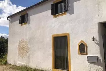 ベッドアンドブレックファースト House Of The Three Marias