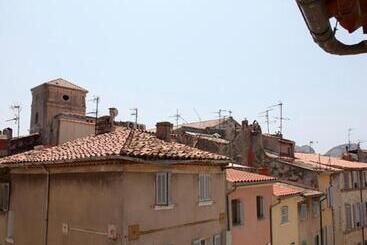 تختخواب و صبحانه La Maison D Odette