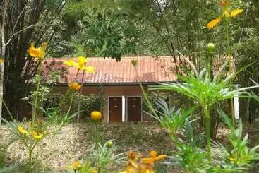 Retkeilymaja Suan Bang Bon Guest House