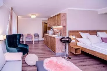 Három A Kislány Panzió