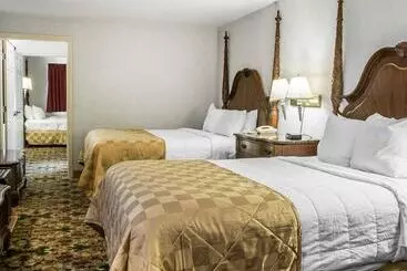 Clarion Hotel Beachfront