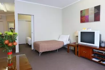 Kudos Business Suites & Airport Motel