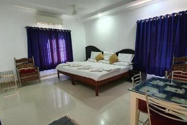 ホテル Indraprastha Tourist Home