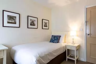 هتل Abbey Fields By Chef & Brewer Collection