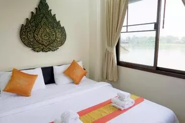 Отель Ayutthaya Garden River Home