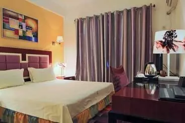 هتل Roma Ritz Huambo