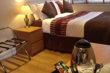 مبيت وإفطار Clay Farm Guest House