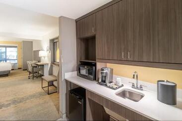 Holiday Inn Hotel & Suites   Orange Park   Wells Rd