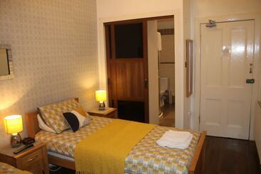 צימר Dalmore Lodge Guest House