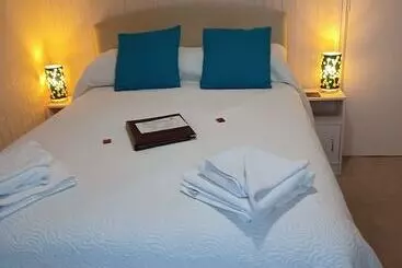 تختخواب و صبحانه Palm Court