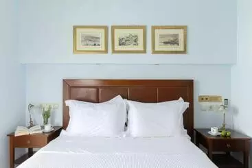 Szálloda Aneroussa Beach