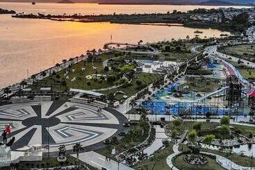 فندق Green Forest Holiday Village