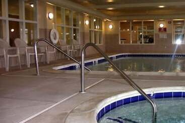 Отель Holiday Inn Express & Suites Douglas, An Ihg