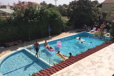 The Mayflower Studios & Apartments