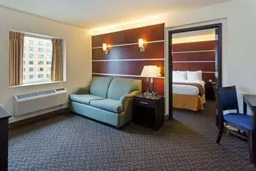 Hotel Days Inn & Suites By Wyndham Milwaukee