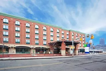 Holiday Inn Express Hotel & Suites Pittsburgh South Side, An Ihg