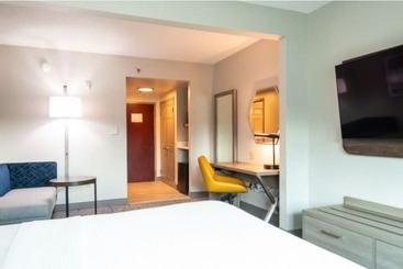 בית מלון כפרי Holiday Inn Express & Suites Mobile West I 10, An Ihg