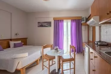 Danelis Studios & Apartments