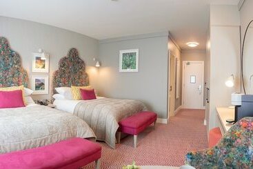 Four Seasons Hotel, Carlingford