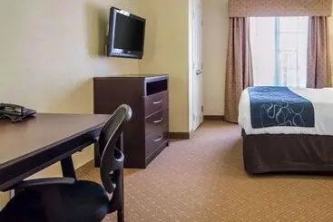 Отель Comfort Suites