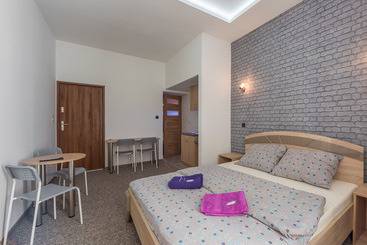 הוסטל Queen Apartments