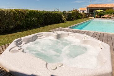 Hotel Les Vignes De La Chapelle, The Originals Relais