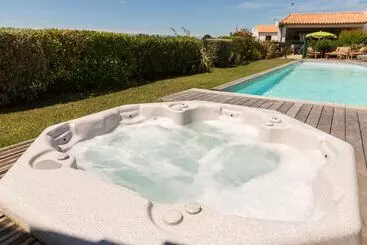 Hotel Les Vignes De La Chapelle, The Originals Relais