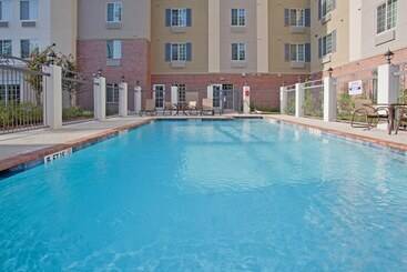 Апарт-отель Candlewood Suites Houston The Woodlands, An Ihg