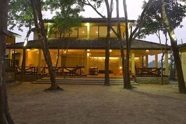 Hotel Maruni Sanctuary Lodge By Kgh Group