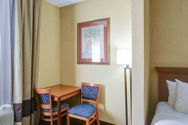 Hotel Comfort Suites