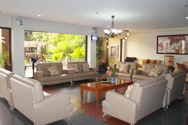 Hotel Palmbeach Resort & Spa Mactan, Cebu