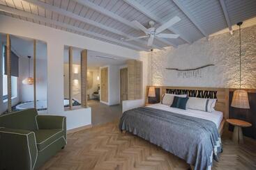 Yacht Boheme Hotel Boutique Class   Adults Only