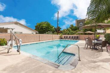 酒店 Harbor Inn & Suites