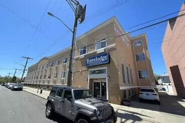 فندق Travelodge By Wyndham Ozone Park