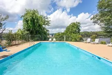 מוטל Lake View Inn & Suites