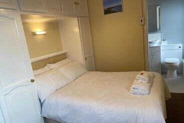 בית מלון כפרי Marine View Guest House