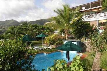 هتل Tamarind Tree