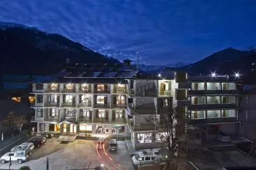 Sarthak Resorts Reside In Nature With Best View, 9 Kms From Mall Road Manali